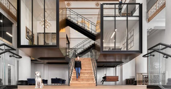 百年银行化身为现代办公室装修公司的风格