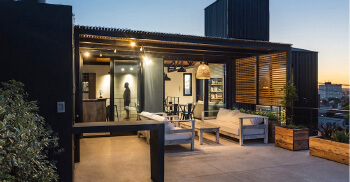 黑色系度假感起居空间设计_由广州办公楼装修公司分享