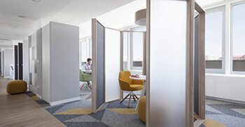 办公装修-公司以家为设计理念-打造温馨办公室装修氛围