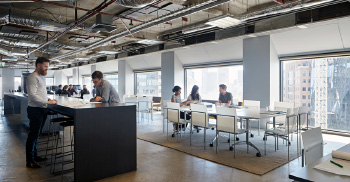 不用过多的办公室装饰设计一切从简