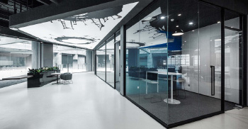 汽车办公室装修注入-生机与迷人自然空间