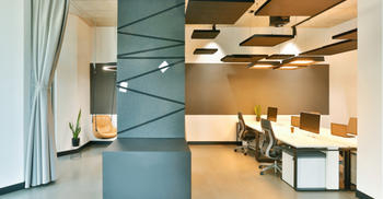 装修设计办公室融入工业魅力与现代设计概念的环境