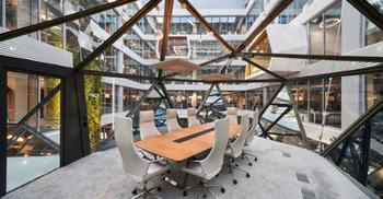 办公楼装修公司改造多功能灵活办公空间