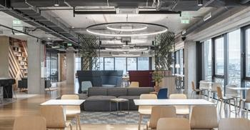 办公环境设计打造出工业风大客厅氛围