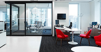 办公室设计风格采用现代黑白简约布局