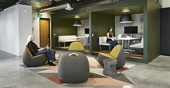 办公室空间环境兼具活力与包容