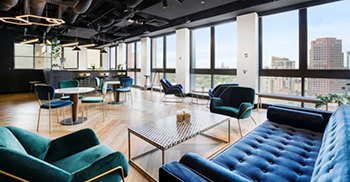 用调色板进行空间划分 呈现办公室的多功能性