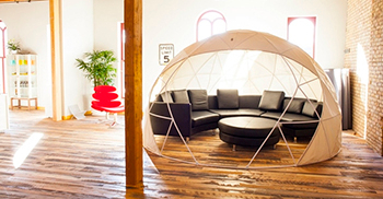 让空间感觉更像是精品酒店大堂 而不是典型的办公空间