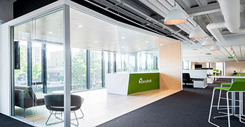 采用干净、简约的美学 以公司品牌属性为设计指导方针