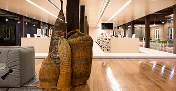 写字楼办公室装修 使空间充满质感且光线充足