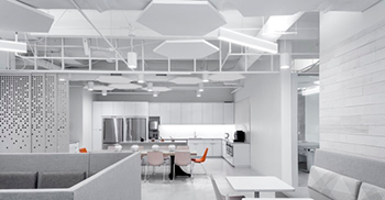 清新、纯正的白色在整个办公室设计中扮演着主角