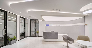 办公室装修在工作中营造出一种控制感和平静感