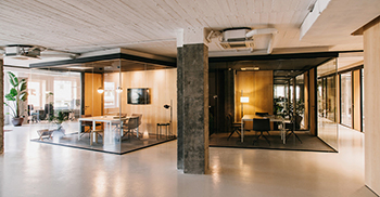 办公室空间设计​：沉默和集中是关键元素 让光线充满联合办公的所有角落