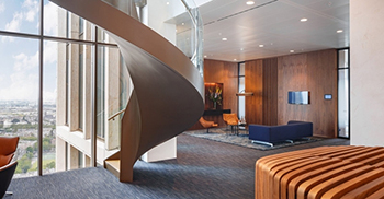 办公楼设计将对比鲜明的材料组合使办公空间既时尚又凉爽