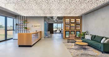 办公室设计灵感来自工厂的元素——机械、生产线和材料