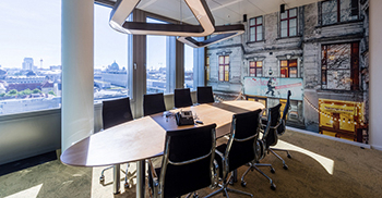 办公室装修效果：年轻、清新、现代且充满对比