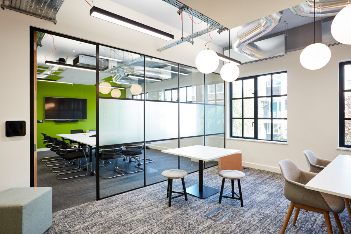 办公室装修.jpg 办公室装修.jpg