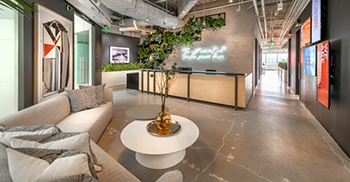 办公室设计：手捧一杯咖啡 捕捉史诗般的日落