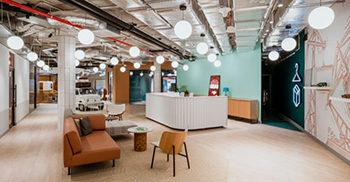 办公室设计灵感来自美国路边的免下车酒吧