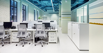 办公室装修——金条盘旋在冉冉升起的太阳云中 成为设计中心元素