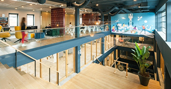 办公楼装修：光、互动和休闲是设计中的关键词