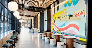 办公楼设计：从海军造船厂中提取颜色 使壁画具有创意并充满自己的个人风格