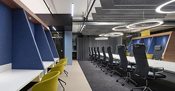 办公空间设计：城市形象与室内的互动体现在各种区域性材料和精细图形设计中