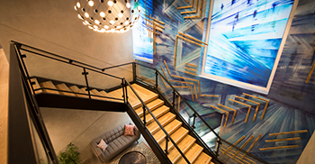 办公室设计——在新与旧之间建立平衡的关系 金属、复古乡村和高科技、功能与乐趣