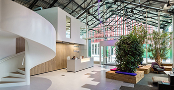 办公室空间设计：壮观的室内空间拥有着无与伦比的工业风美学气质