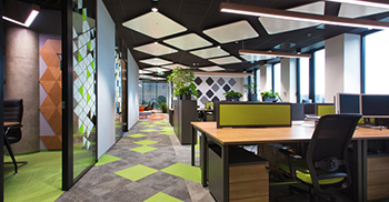 办公室装修设计：大量的几何元素和跳跃的色块 呈现出动感、活力的空间氛围