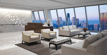 办公室设计装修：极简的楼梯空间烘托出双层挑高空间所带来的震撼城市视野