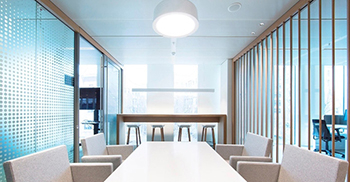 办公室装修方案：空间色调清新明亮 动线设计自然、流畅