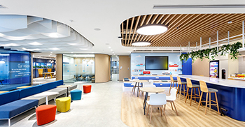 办公室设计装修：区型的概念布局，将有助于马士基香港团队在未来数年的壮大发展和人才吸纳