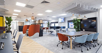 办公室装修设计：为一系列开放式工作场所“社区”铺平了道路