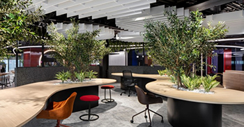 办公室装修设计案例：空间的设计具有豪华的款待感