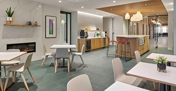 办公室设计装修：全玻璃办公门面放弃了薄膜的使用 扩大了视线