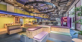 公司办公室装修：每个环境都以鲜艳的色彩划分 为空间带来年轻和流动性