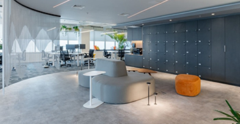 办公楼装修设计案例：将用户包围在光线、色彩和肆无忌惮的自然环境中