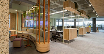 办公室设计装修：通过办公空间内的曲线切割来确保空间之间过渡的分离