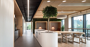 科技办公室设计案例：自然的色调和精心挑选的材料组合打造现代化总部办公室