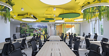办公室空间设计： 围绕着和谐共处的理念 动态布局促进了协作