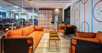 办公室设计装修方案：工作环境的清洁与“主题区域”的颜色和形状爆炸形成鲜明对比