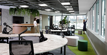 办公室空间设计装修：对于宁静专注的工作 镂空茧通过窗帘外壳提供隐私