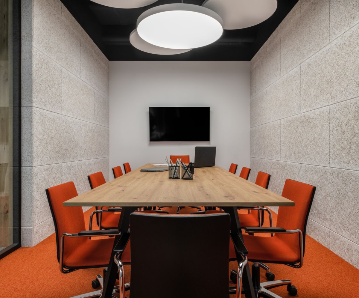 会议室.jpg 会议室.jpg