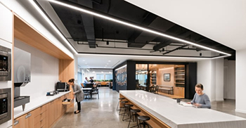 办公楼设计装修：设计将寺庙结构与现代元素融为一体 实现了传统与现代的和谐平衡