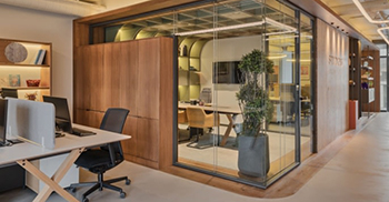 办公楼装修设计：以“特别为我们”为座右铭设计了灯光、材料