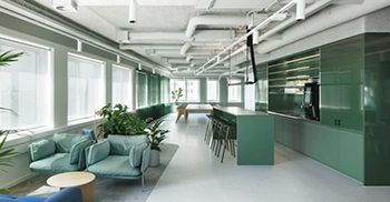办公室设计装修：倾斜的线条和穿孔钢提供了令人兴奋的层次感和隐私性
