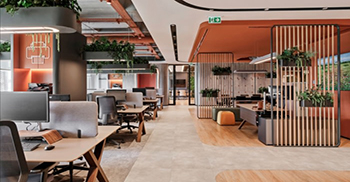 办公室装修设计：天花板是敞开的，给用户带来更宽敞的感觉