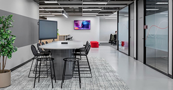 公司办公室装修设计：和谐的配色方案营造视觉冲击力和一致的氛围