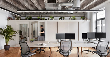 办公室室内装修：和谐地融合了优雅、专业和个性化风格